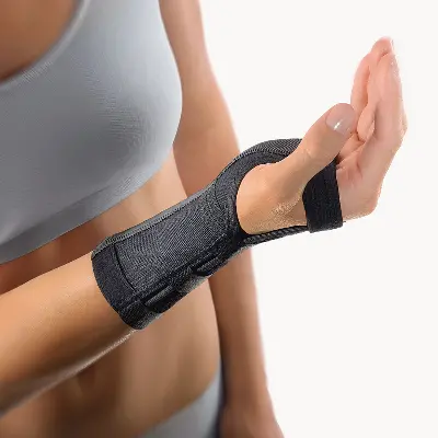 Produktdetails: Bort Handgelenkstütze mit Aluminiumschiene schwarz Produktbild Bort Handgelenkstütze mit Aluminiumschiene schwarz