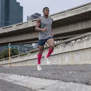 Bauerfeind Sports Knee Support Rivera Zusätzliches Produktbild für Bauerfeind Men Run Ultralight Compression Socks