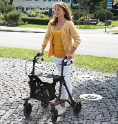 Leichtgewicht Rollator Taima M braun-metallic Zusätzliches Produktbild für Leichtgewicht Rollator Taima M